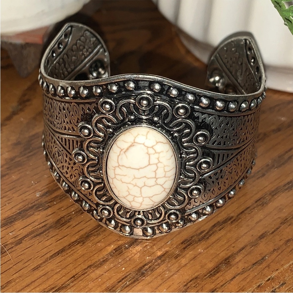 J CREW Ivory Crackle Marble Large Silver Cuff Bracelet ELEGANT - Picture 1 of 4